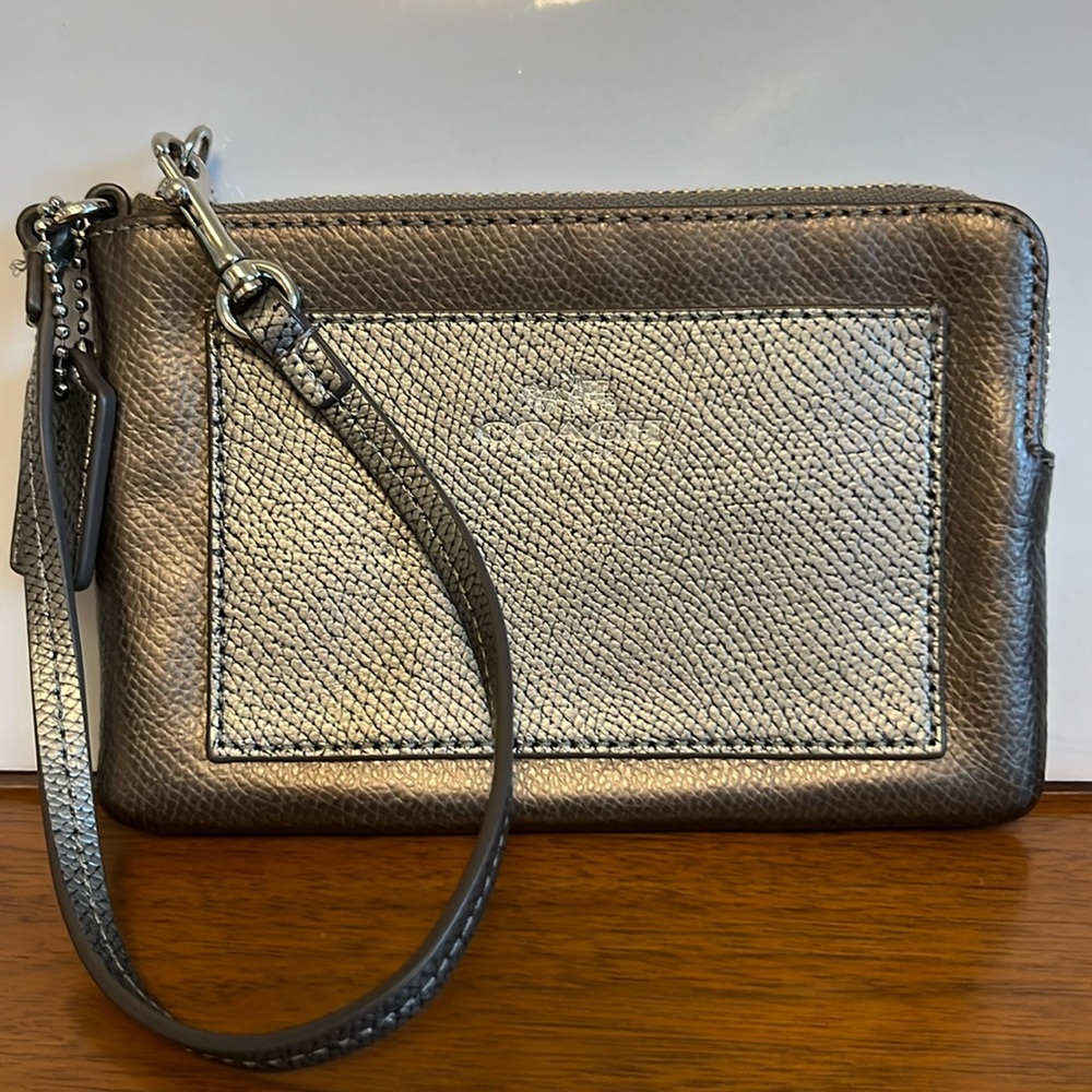 NWOT Coach Small Wristlet, ColorBock Metallic Lilac with Dark Silver